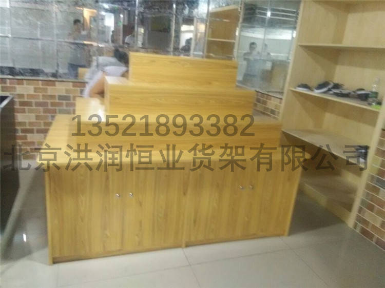 木質(zhì)展柜