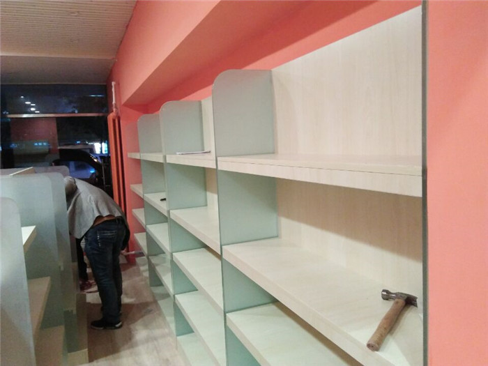 木質(zhì)展柜